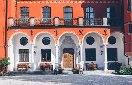 Upplands-Bro Municipality Hotel | Lejondals Slott
