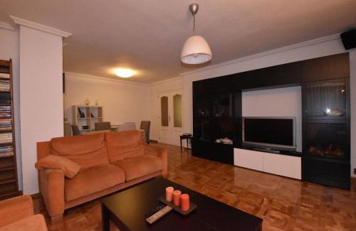 Valladolid Apartment | LEKKER&VIDA, Vivienda de Uso Turístico, céntrica, garaje en el edificio