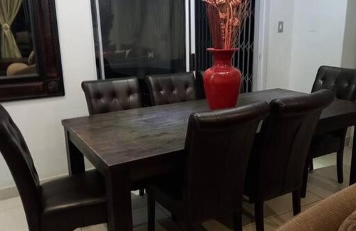 Faerie Glen Apartment | Lelapa La Baphogole, self Catering 3 bedroom home
