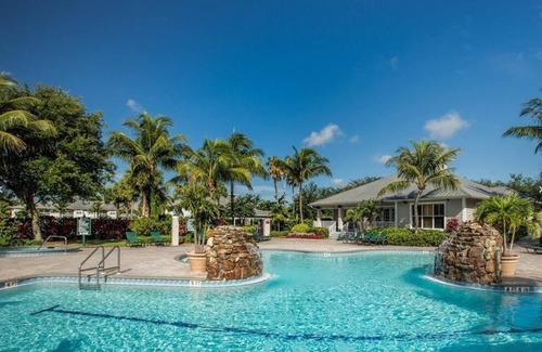 Naples Condo | Lely Greenlinks Top Floor Golf View, Close to Downtown Naples AND Marco Island