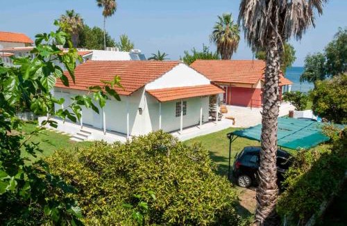 Kavos House | LeMaMi Seafront Bungalows