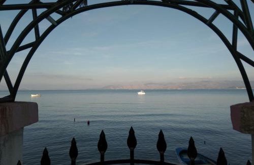Kavos House | LeMaMi Seafront Bungalows