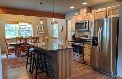 Leavenworth House | Lemmy Lane Lodge- Hot tub, Wifi- Everything you need! Leavenworth/Cole's Corner