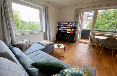 Western Ring Area Apartment | LEMON - 4 Per - Garage - 65 Zoll