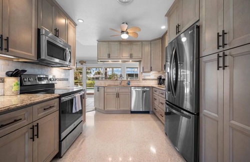 Point of Pines Apartment | Lemon Bay Canal Home – Pool Hot Tub & Boat Dock