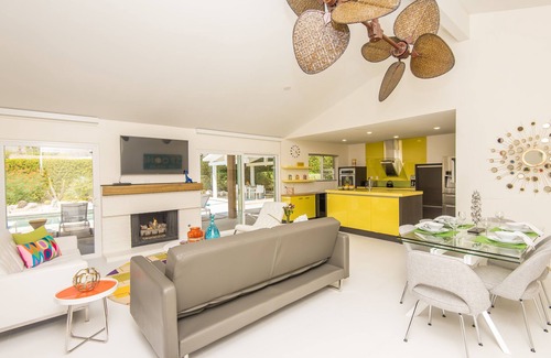 Palm Springs House | Lemon Drop! Movie Colony Private Villa! Pool! Spa! Mtn View! Walk to Downtown!