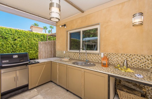 Palm Springs House | Lemon Drop! Movie Colony Private Villa! Pool! Spa! Mtn View! Walk to Downtown!