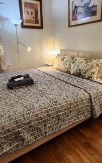 Newark House | Lemon king room 4