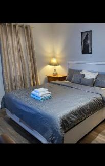 Newark House | Lemon king room 4