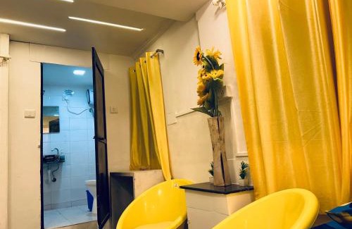 Pali Hill Apartment | Lemon room