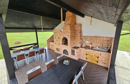 Ciocanesti House | Lemont
