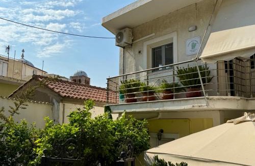 Karlovassi Apartment | Lemontree Retreat