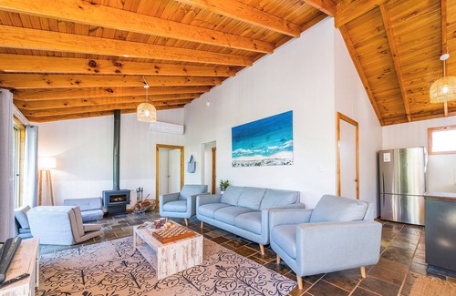 Guilderton House | Len's Lodge - Spacious Beach Home