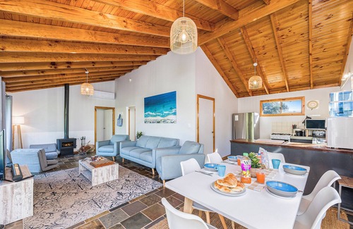 Guilderton House | Len's Lodge - Spacious Beach Home