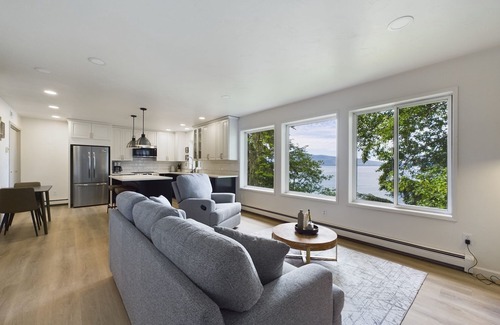 Juneau House | Lena Beach Oceanview Suite