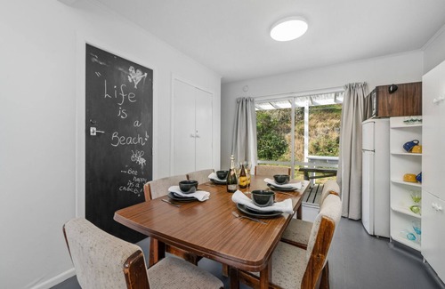 Palliser Bay House | Lendale Bach - Lake Ferry Holiday Home