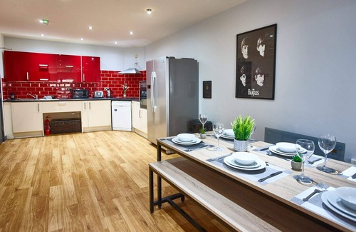 Liverpool Apartment | LENNON SUITE 4 BEDS S