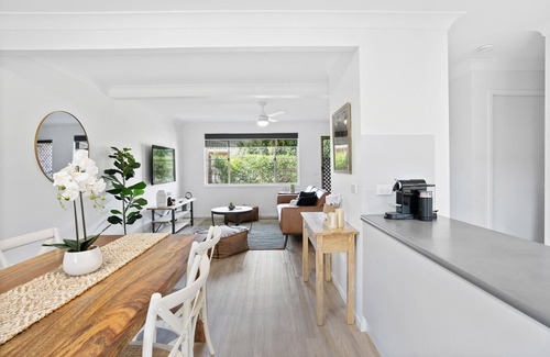 North Creek House | Lennox Belle - Freshly Renovated Townhouse with Wifi