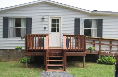 Rileyville House | LENTZ LANE LODGE VIEWS, VIEWS, VIEWS AND JUST MINUTES TO SHENANDOAH RIVER
