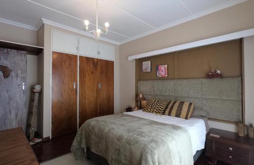 Fish Hoek Bed & Breakfast | Leo's Den