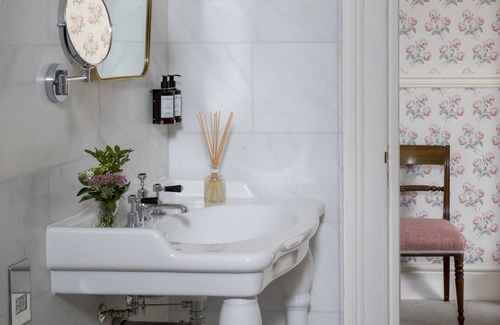 Staplefield Hotel | Leonardslee House
