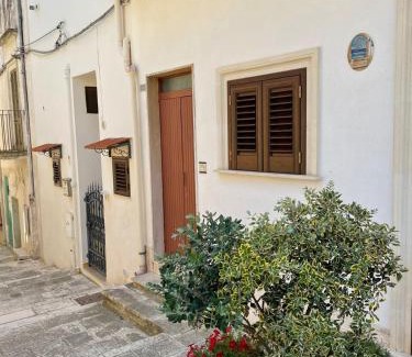 Castro Marina House | Leone