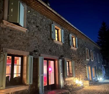 Buissard House | Lerefugedetiti