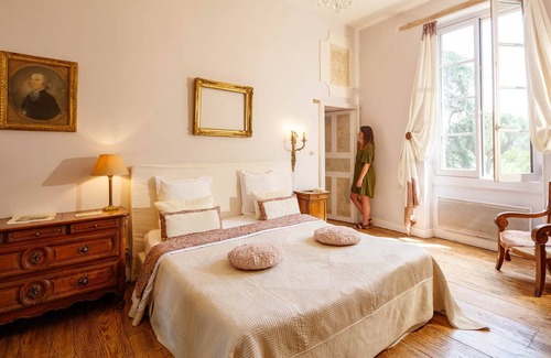 Marssac-sur-Tarn Bed & Breakfast | Les écritures" guest room