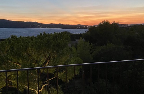 Saint-Mandrier-sur-Mer Apartment | [Les 2 frères] Panoramic sea view + solarium + pools + air conditioning