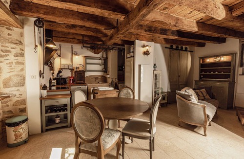 Saint-Jean-Ligoure Cottage | Les 3 Clefs de GaYa: swim spa, sauna, hydromassage bed & immersive relaxation