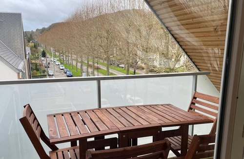 Honfleur Apartment | Les 4 éléments 4★ | Balcony, Elevator & Private Parking | Sleeps 4
