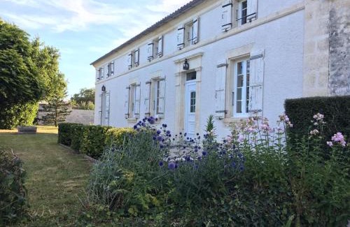 Le Mung Villa | Les Abelins Farmhouse private pool, covered barn
