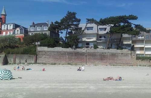Le Crotoy Apartment | "Les Anges" charming apartment with bay view from the balcony.