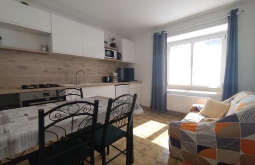 Besse-en-Chandesse Apartment | Les Appartements de Johann