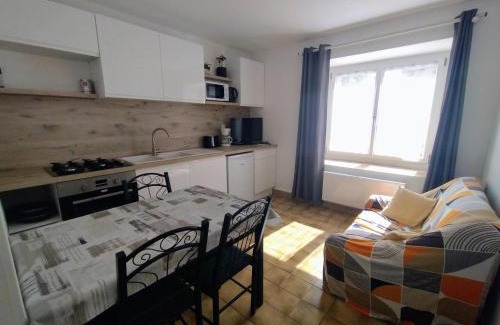 Besse-en-Chandesse Apartment | Les Appartements de Johann