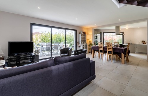 Dax House | Les Arènes - Three Bedroom House, Sleeps 6