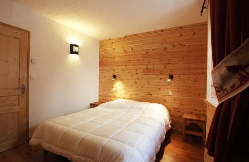 Villar-d'Arene Apartment | Les Cabasses 6 - Accommodation in a village house