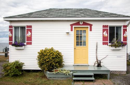 Pointe-au-Pere Ski Chalet | Les Cabines du Phare