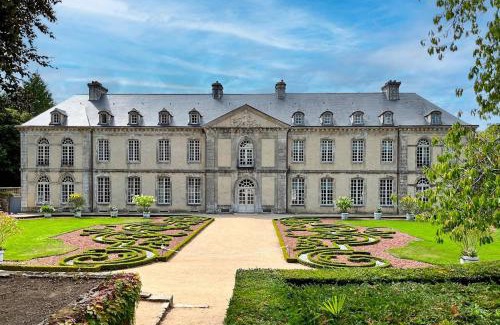 Valognes House | Les calèches de l'Hôtel de Beaumont