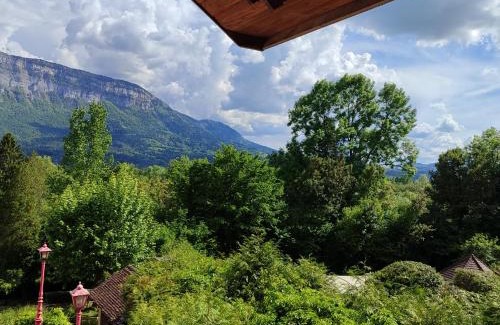 Saint-Alban-de-Montbel House | Les catalpas