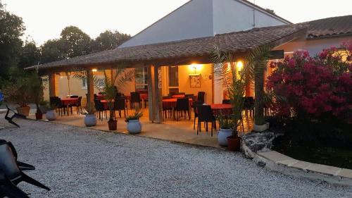 Saint-Savinien Hotel | Les Chênes verts