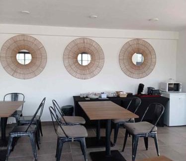 Vierville-sur-Mer Hotel | Les Chambres avec SDB,1 Studio l'intérieur complètement rénové en 2024,plage du Débarquement 5 minutes à pied