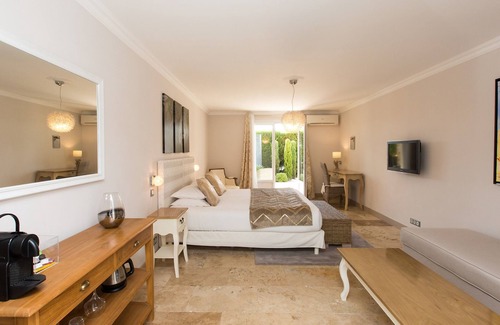 Mougins Bed & Breakfast | Les Chambres D'hôtes de Mougins