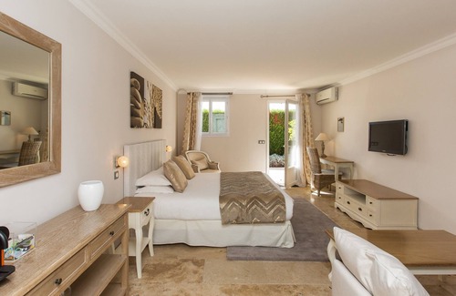 Mougins Bed & Breakfast | Les Chambres D'hôtes de Mougins