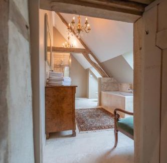 Vierzon Apartment | Les chambres de Charnay - Calme Charme et Confort Piscine à 5 mn du péage