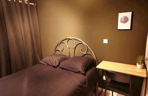 La Faourette Apartment | Les chambres de Sandrine avec salle d'eau privée - Appartement partagé de 3 chambres