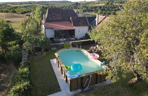 Azerat House | Les Coccinelles, Maison avec piscine privée