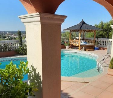 Beaucaire Bed & Breakfast | Les Collines d'Ugernum
