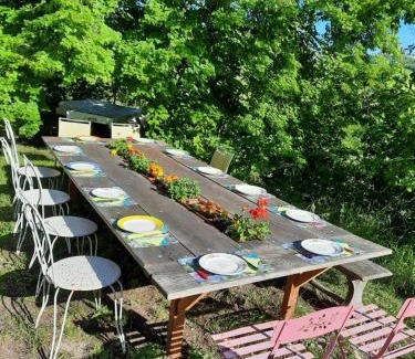 Saint-Laurent-les-Tours House | Les coteaux de Planèze, maison et jardin dans le Lot! Chambres chez l'habitant!