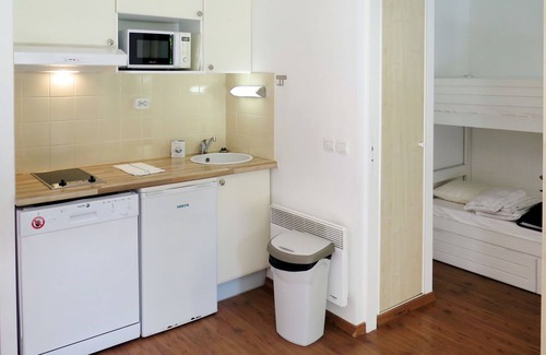 Parentis-en-Born Apartment | Les Cottages du Lac T1 by Interhome